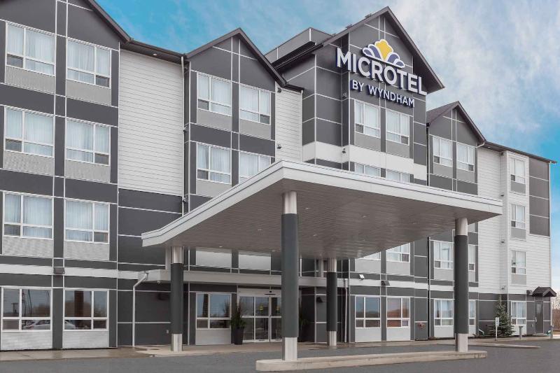 Microtel Inn & Suites By Wyndham Oyster Bay Ladysmith Exterior photo